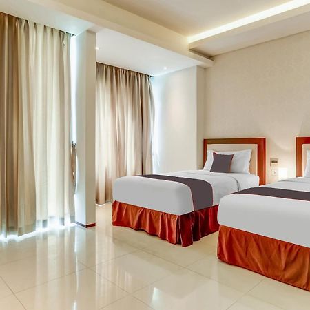 Collection O Legian Near Pantai Kuta Formerly Premium Legian ภายนอก รูปภาพ